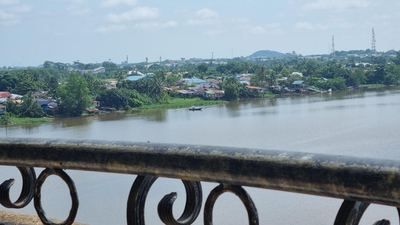 Kenyalang Emerald Riverine Resort Homestay 쿠칭 외부 사진