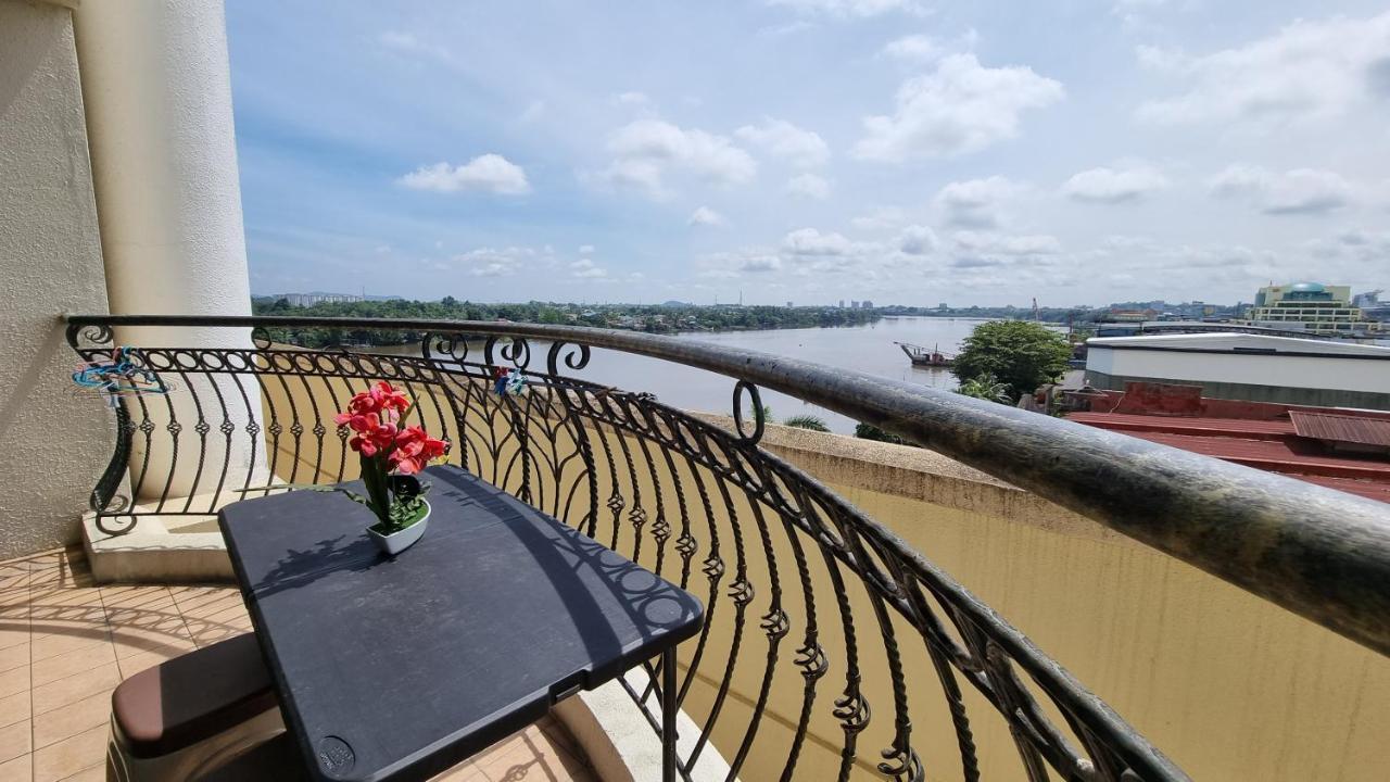 Kenyalang Emerald Riverine Resort Homestay 쿠칭 외부 사진